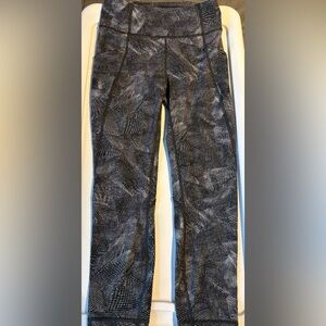Lululemon Athletica Black and White Textured Leggings size 6